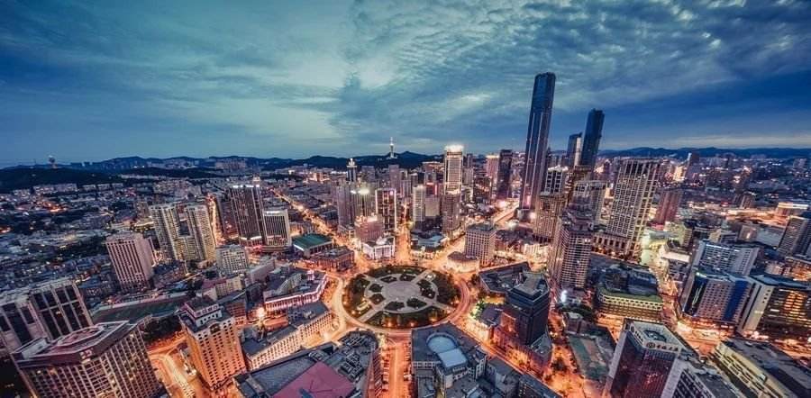 增强城市群和都市圈综合承载能力